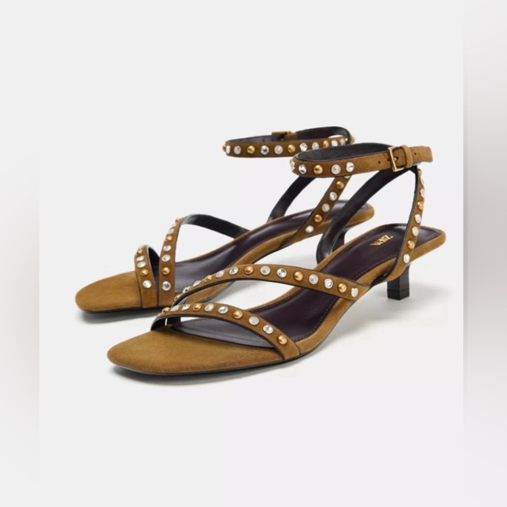 ZARA SPLIT LEATHER STUDDED KITTEN SANDAL
Color: OLIVE GREEN * Size: 6.5